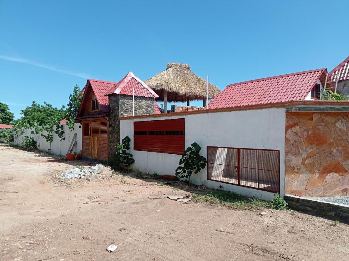 Bungalows Y Cabanas, Las Barracas De La Barra Malucano Esterno foto
